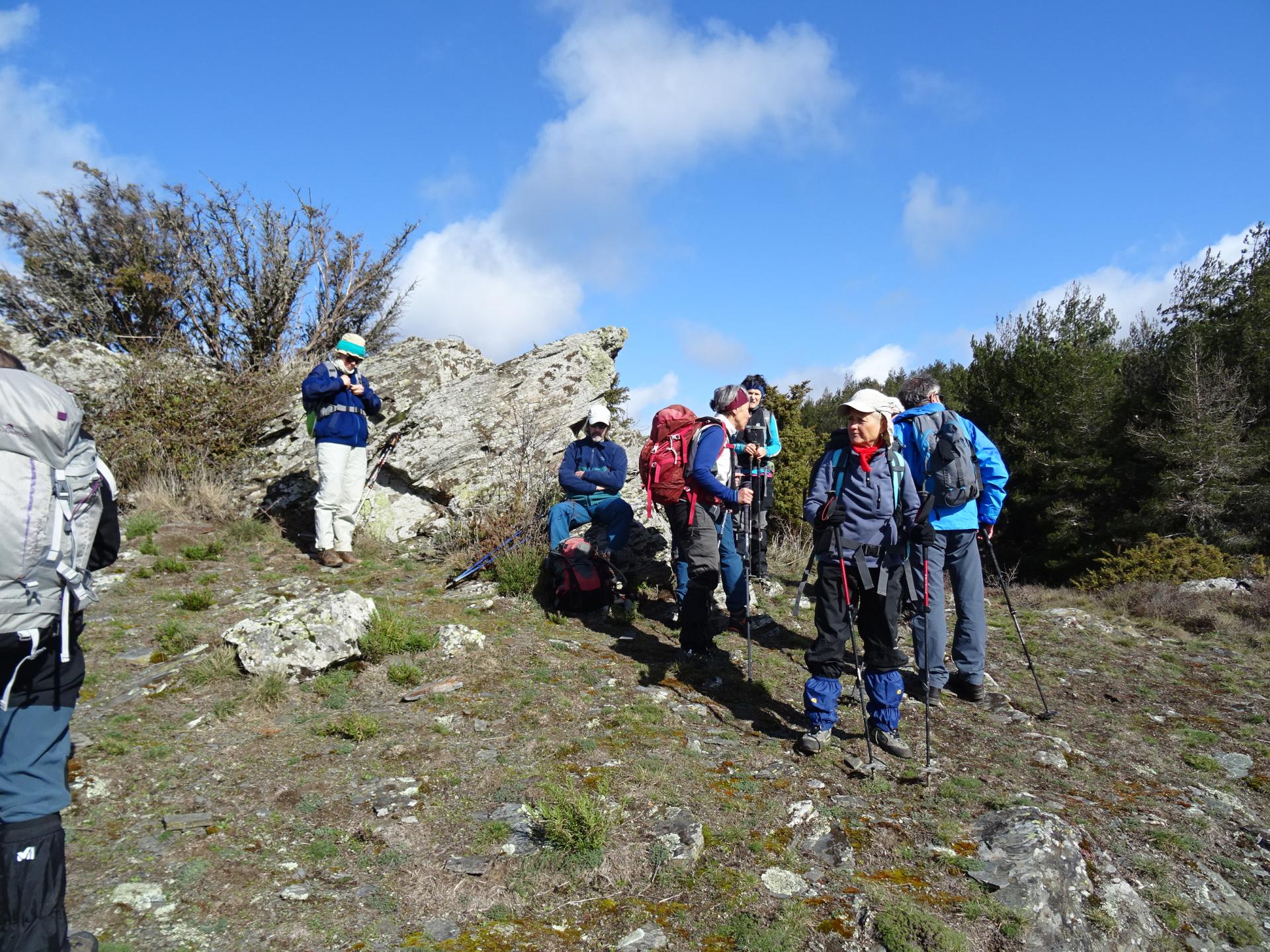 Devant les dolmens de Ventajous